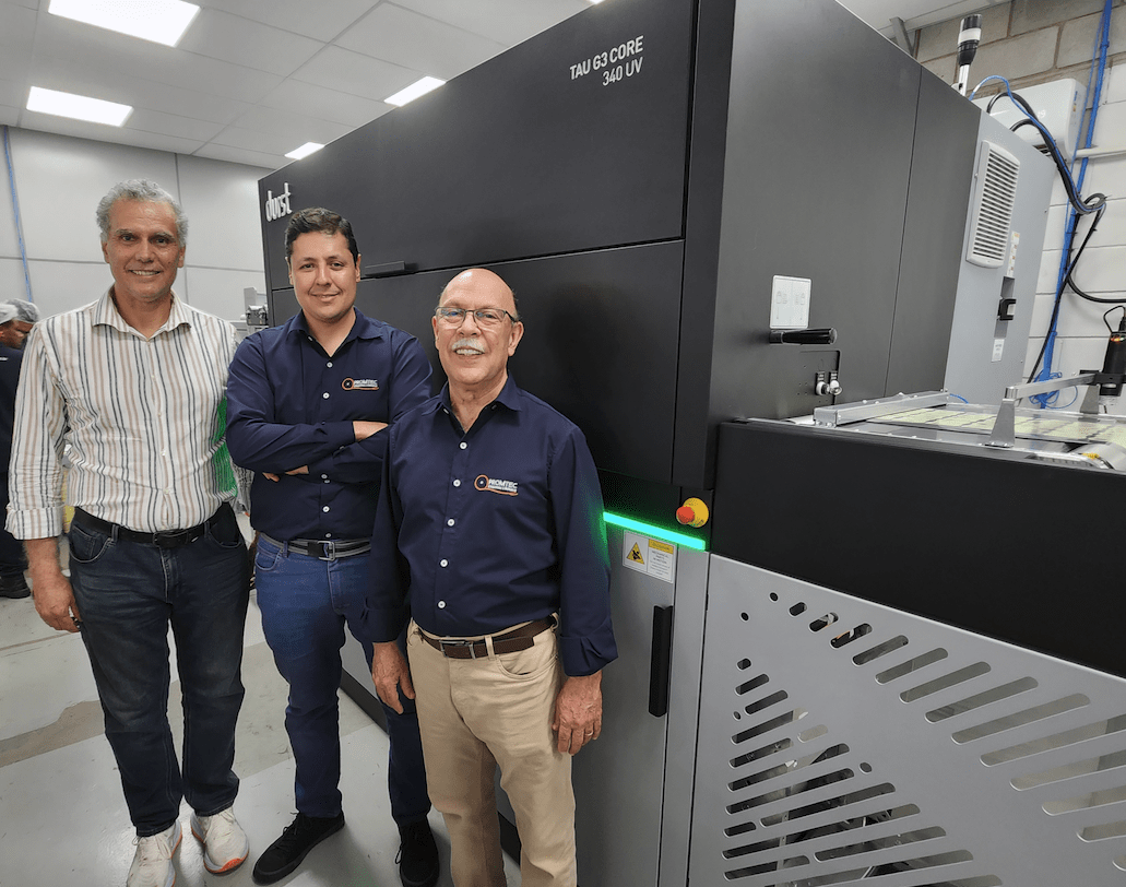 Promtec torna-se a primeira empresa na América Latina a instalar impressora industrial para rótulos Durst Tau G3 Core 340