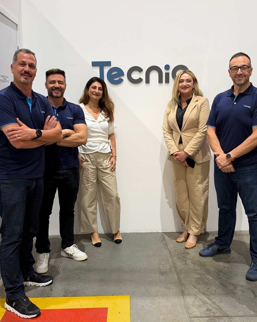 Marcia Romano, diretora da Flexo & Labels + Flexo & Pack, visita fábrica da Tecnia em Extrema (MG)